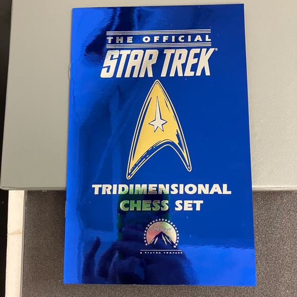 Official Star Trek Tridimensional Chess Set NIB AAA4095 - Picture 2 of 13